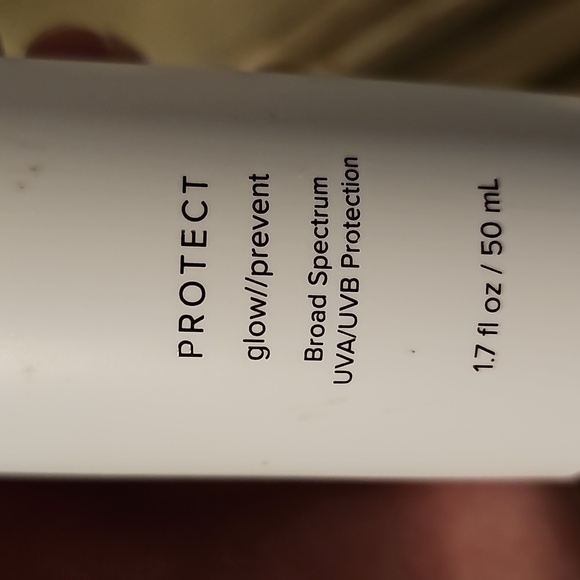 Universal Tinted moisturizer  and Broad Spectrum SPF45 PROTECT defend/prevent - Picture 5 of 5